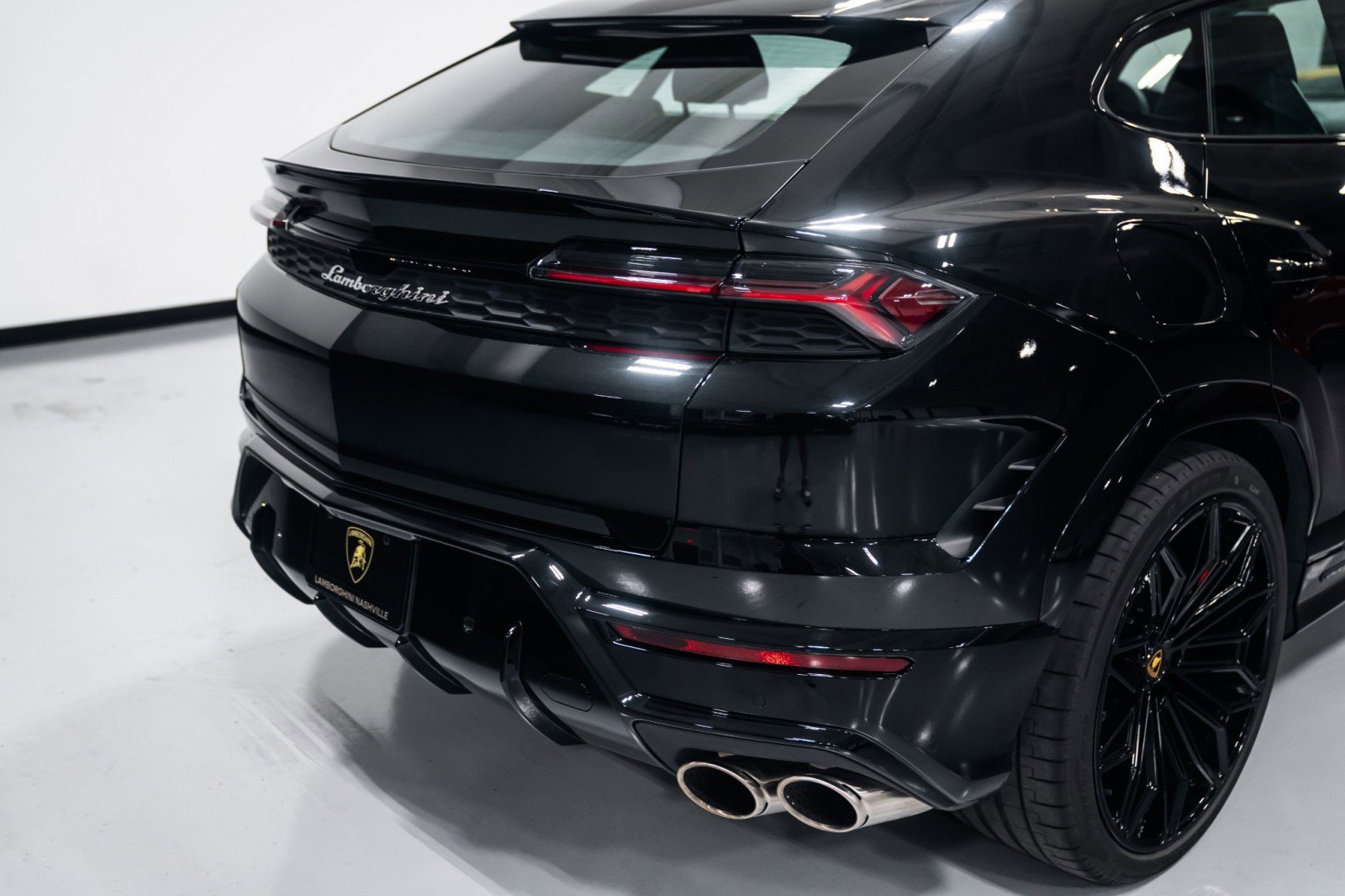 Used 2025 Lamborghini Urus SE image 31