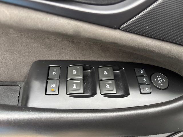 Used 2018 Cadillac Escalade ESV Platinum AWD/4WD image 19