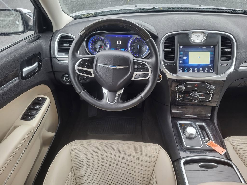 Used 2017 Chrysler 300 C image 12