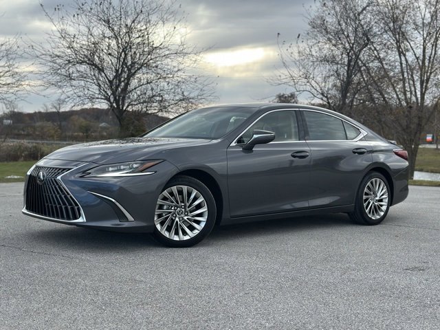 Used 2023 Lexus ES 300h w/ Accessory Package (Z2)