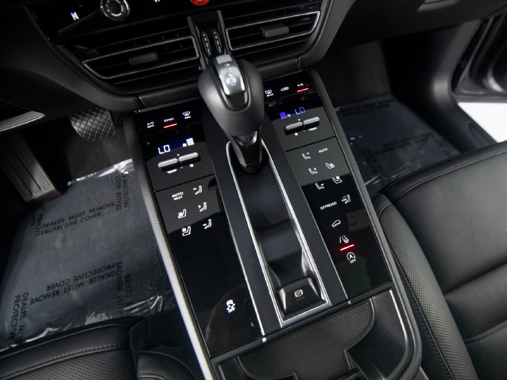 Certified 2026 Porsche Macan AWD/4WD image 29