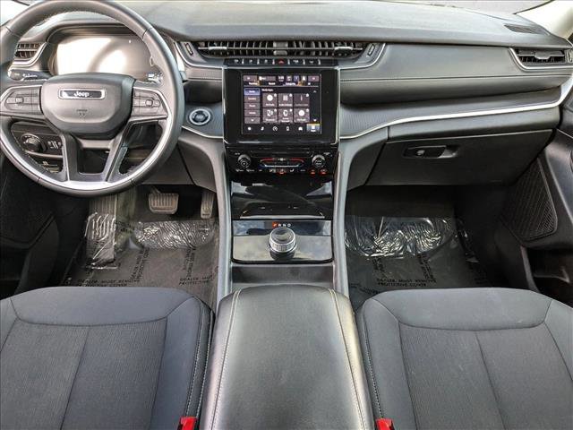 Used 2023 Jeep Grand Cherokee Laredo image 16