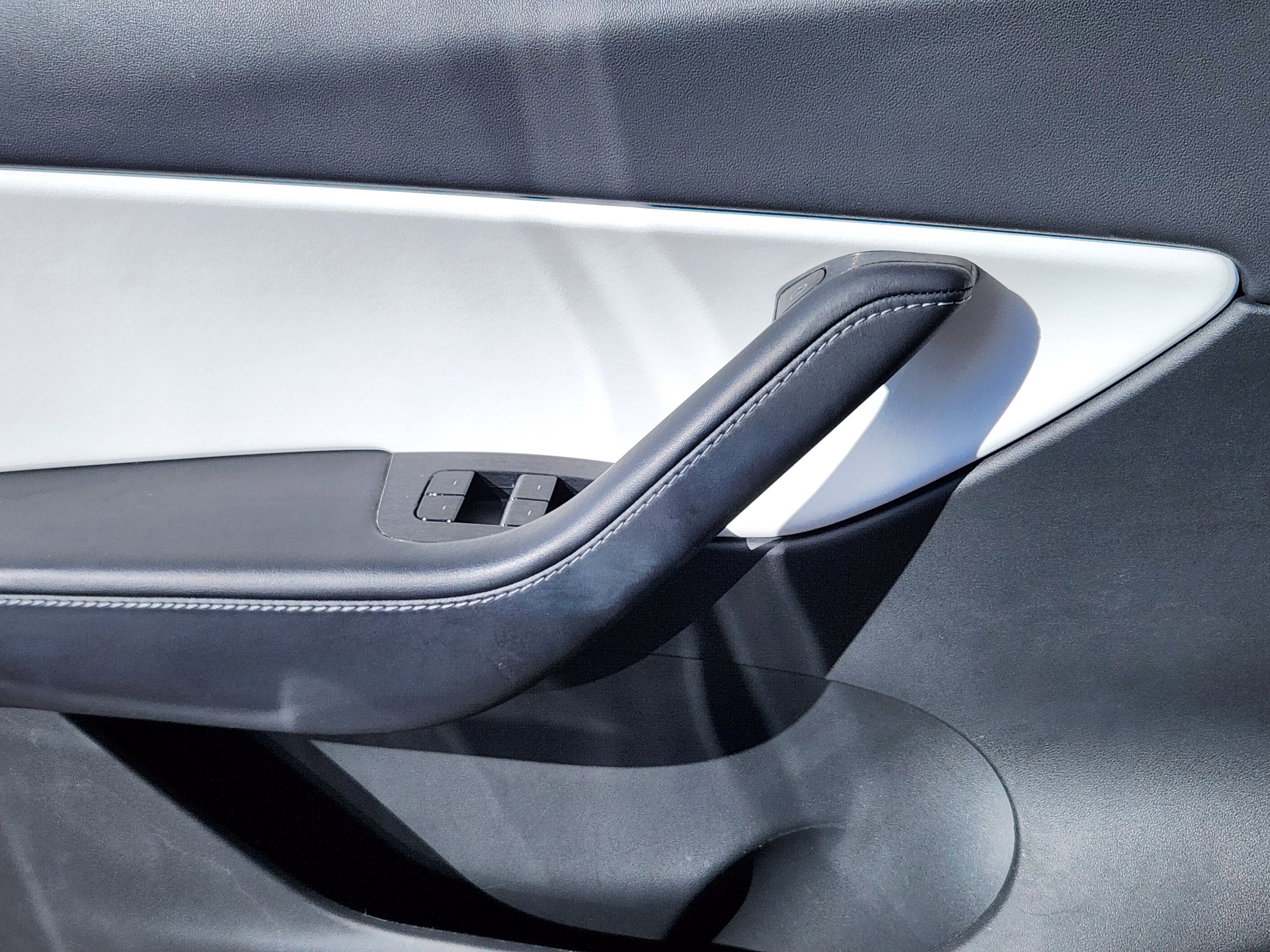 Used 2020 Tesla Model Y Long Range image 9