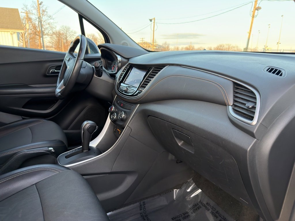 Used 2021 Chevrolet Trax LT w/ LT Convenience Package image 20