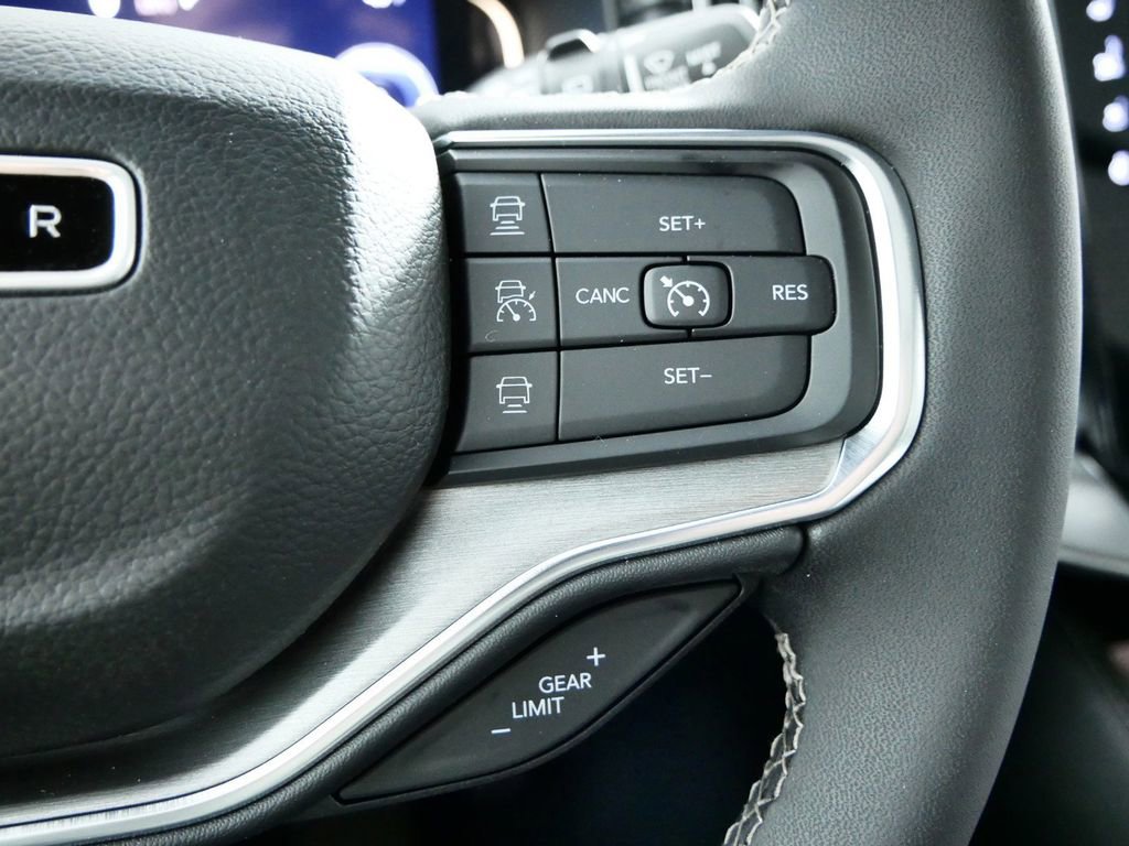 Used 2024 Jeep Wagoneer Series II image 38