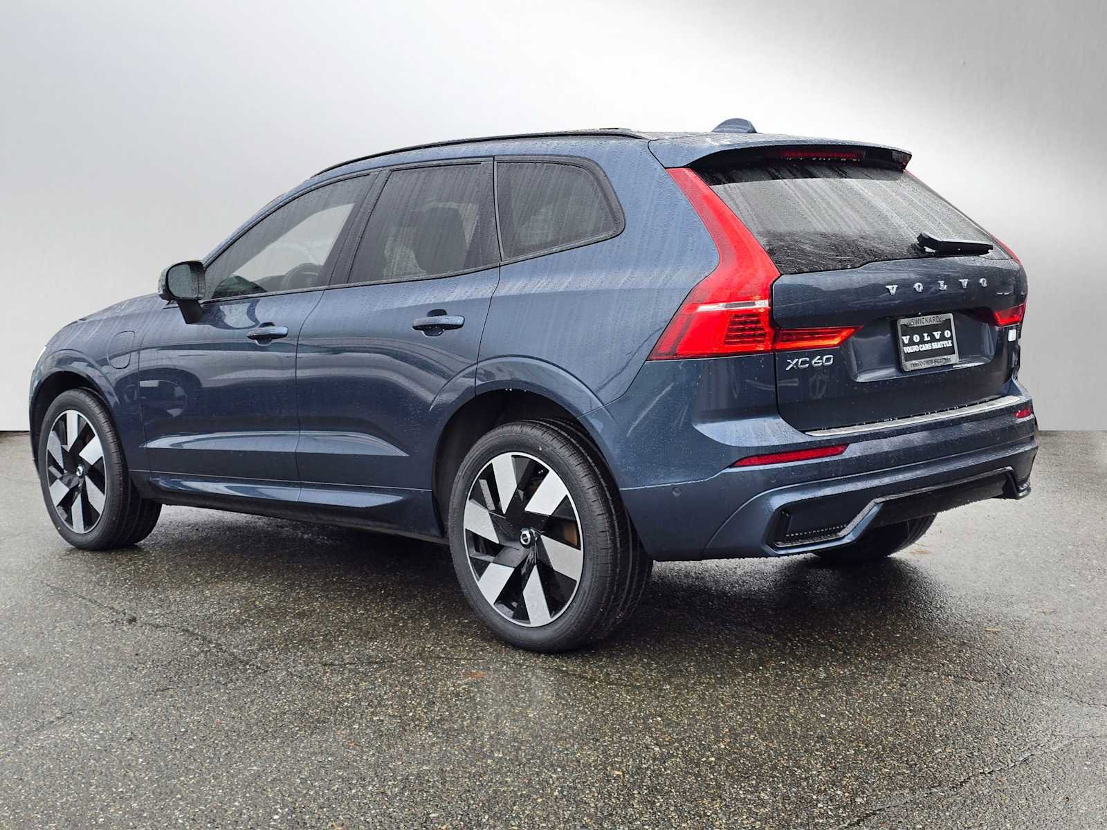 Certified 2023 Volvo XC60 T8 Plus w/ Climate Package image 5