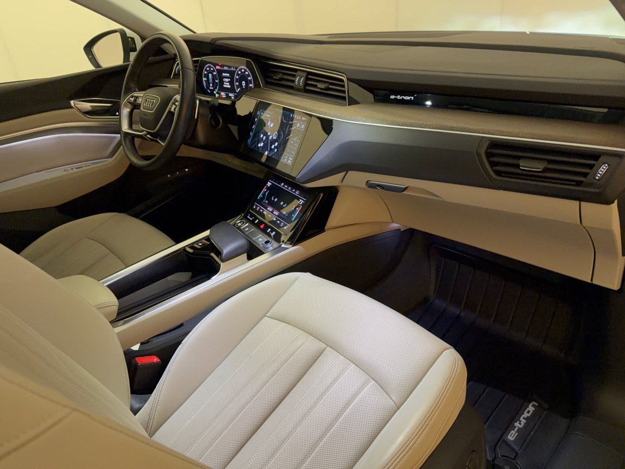 Certified 2024 Audi Q8 e-tron Premium Plus AWD/4WD image 31