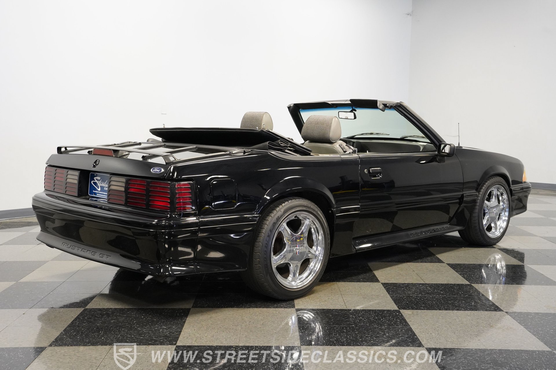 Used 1989 Ford Mustang GT RWD image 13