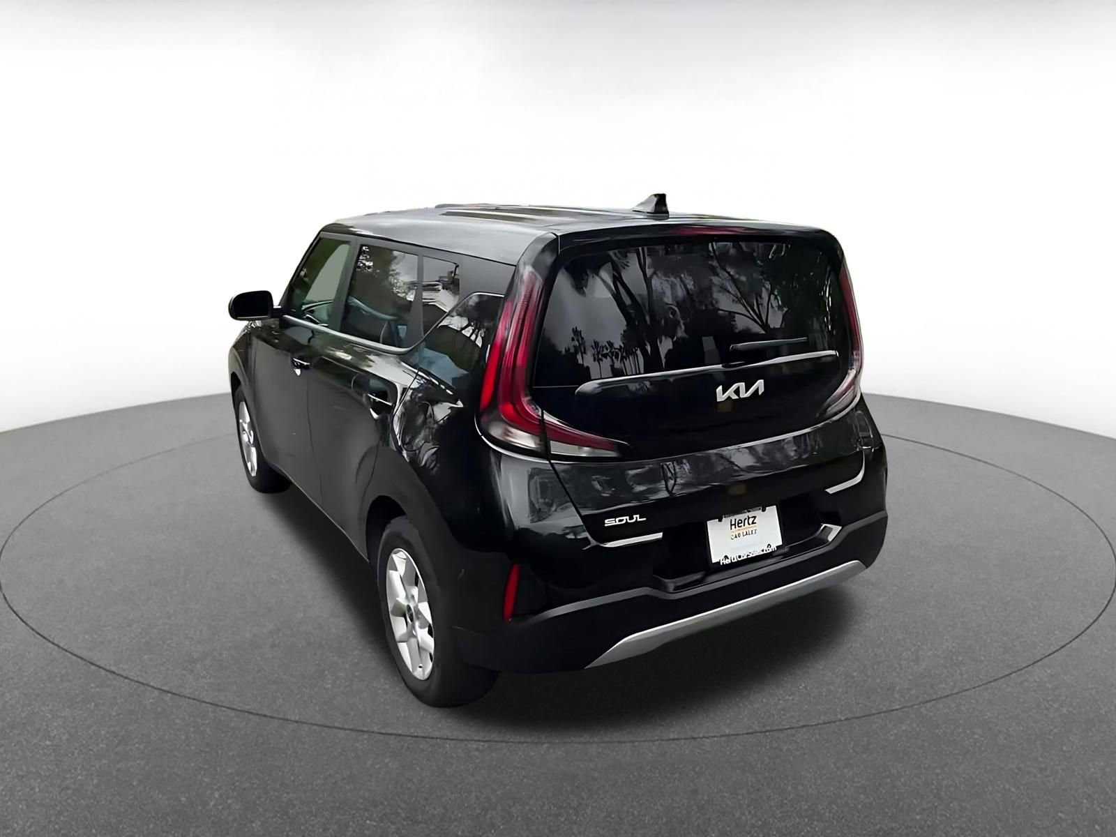 Used 2025 Kia Soul LX w/ LX Technology Package FWD image 11