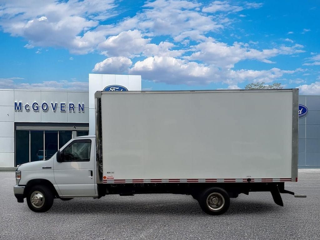 Used 2023 Ford E-450 and Econoline 450 Super Duty w/ Power Windows & Locks Group RWD image 9