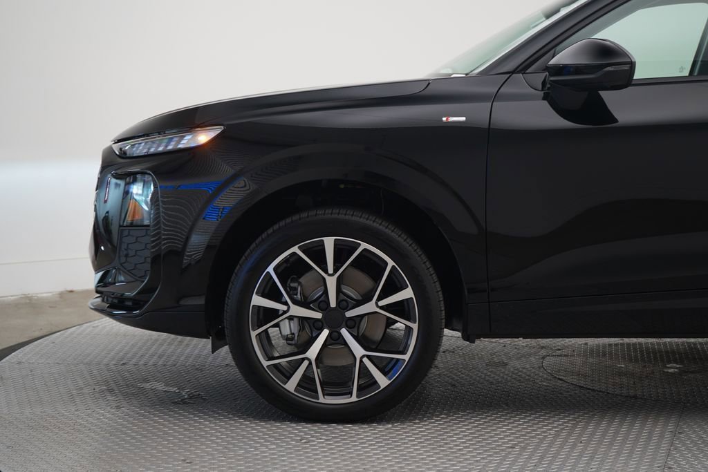 New 2026 Audi Q3 quattro 2.0T image 2