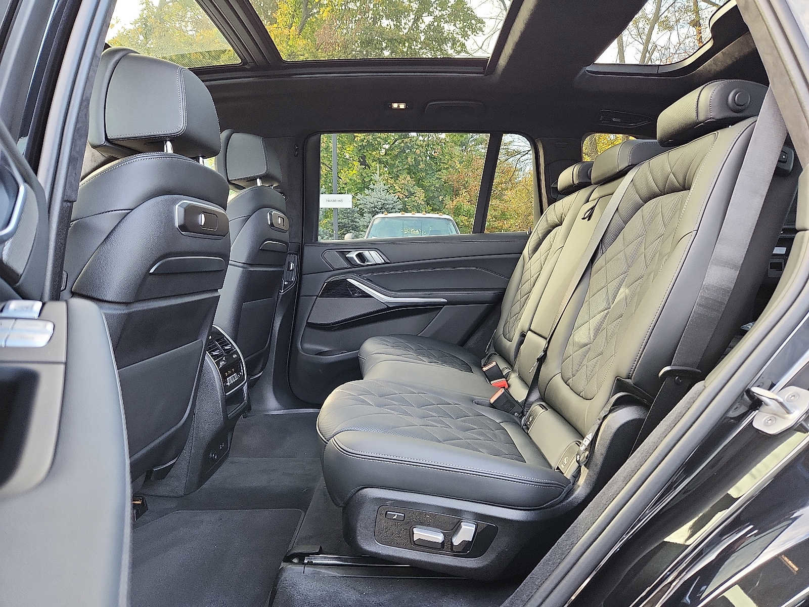 Certified 2024 BMW X7 xDrive40i w/ Executive Package image 10