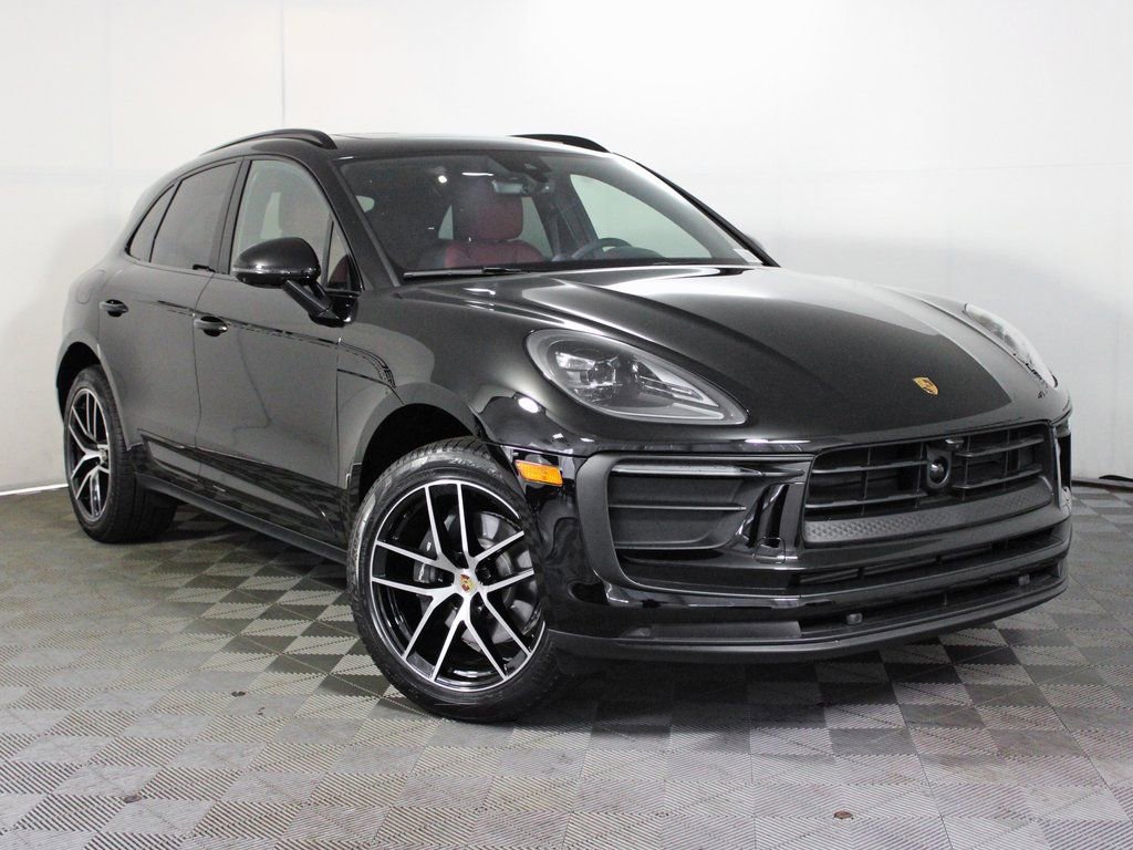 Certified 2025 Porsche Macan image 9