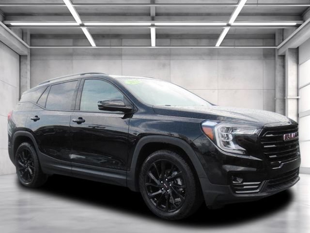 Used 2023 GMC Terrain SLT w/ Tech Package FWD image 1