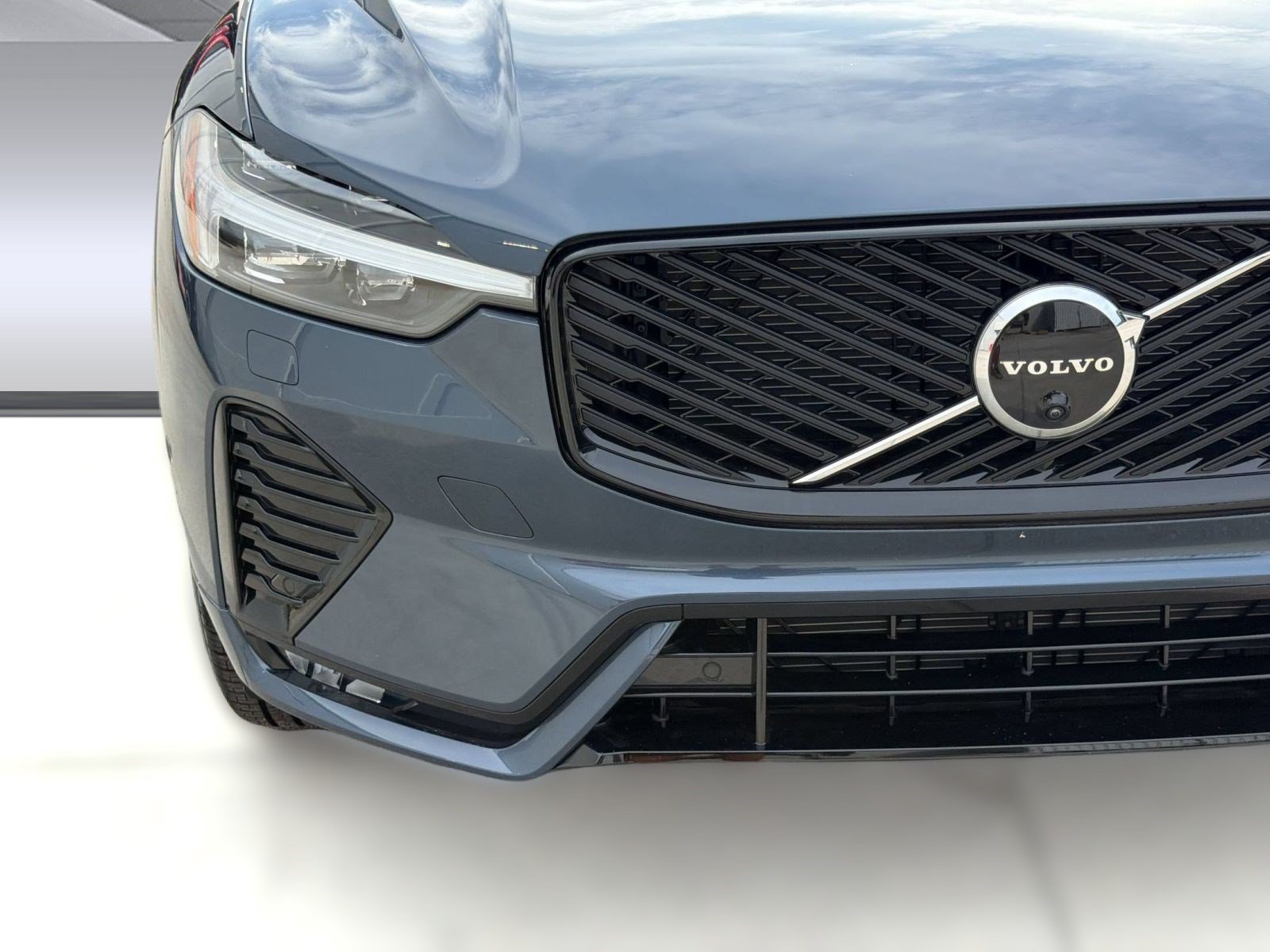 New 2026 Volvo XC60 B5 Plus w/ Climate Package AWD/4WD image 12