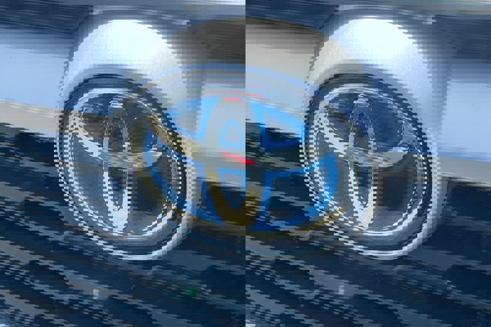 Used 2022 Toyota RAV4 LE image 13