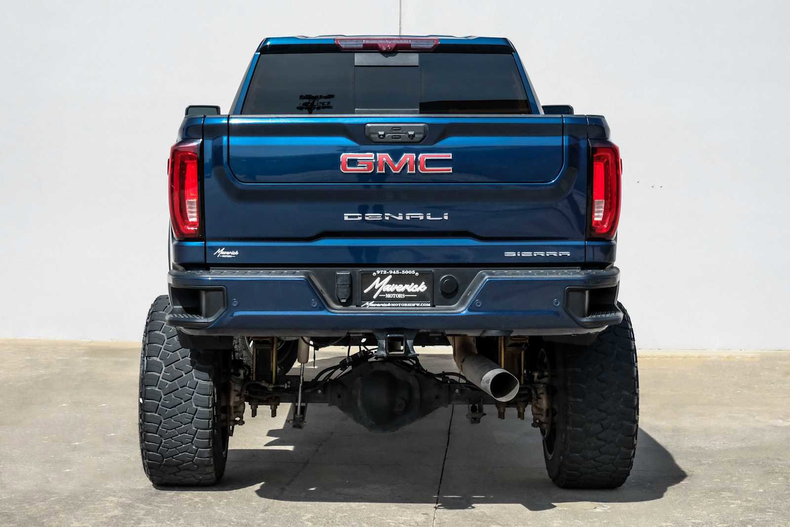 Used 2023 GMC Sierra 2500 Denali w/ Denali Ultimate Package image 9