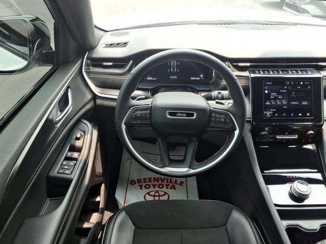 Used 2025 Jeep Grand Cherokee Altitude AWD/4WD image 11