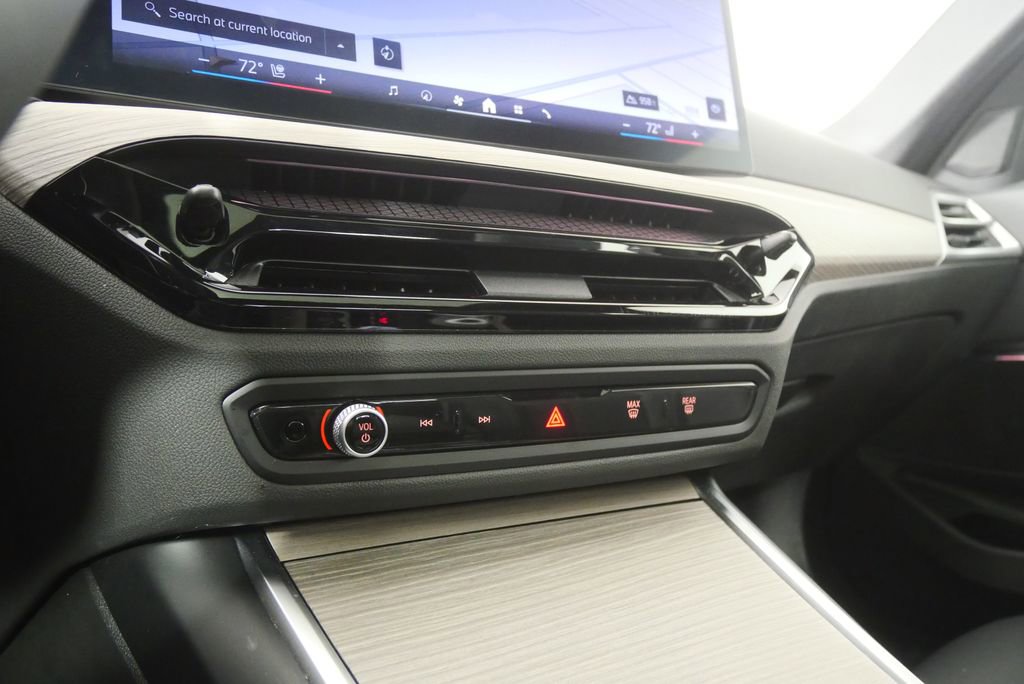 Certified 2025 BMW 330i Sedan image 23