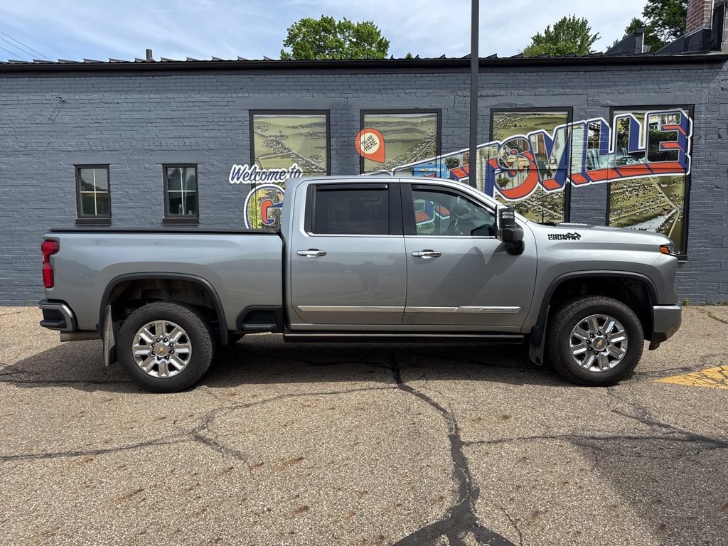 Used 2024 Chevrolet Silverado 2500 High Country w/ Technology Package AWD/4WD image 24
