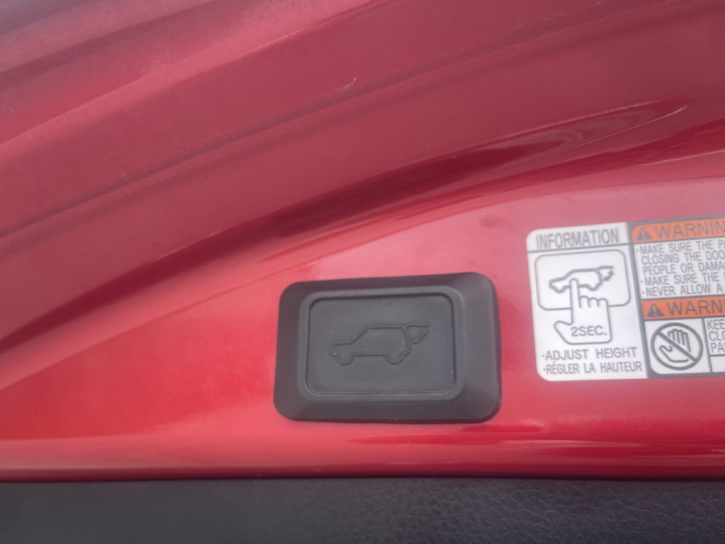 Used 2017 Toyota RAV4 XLE AWD/4WD image 16