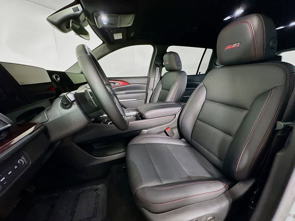Used 2025 Chevrolet Traverse Z71 image 12
