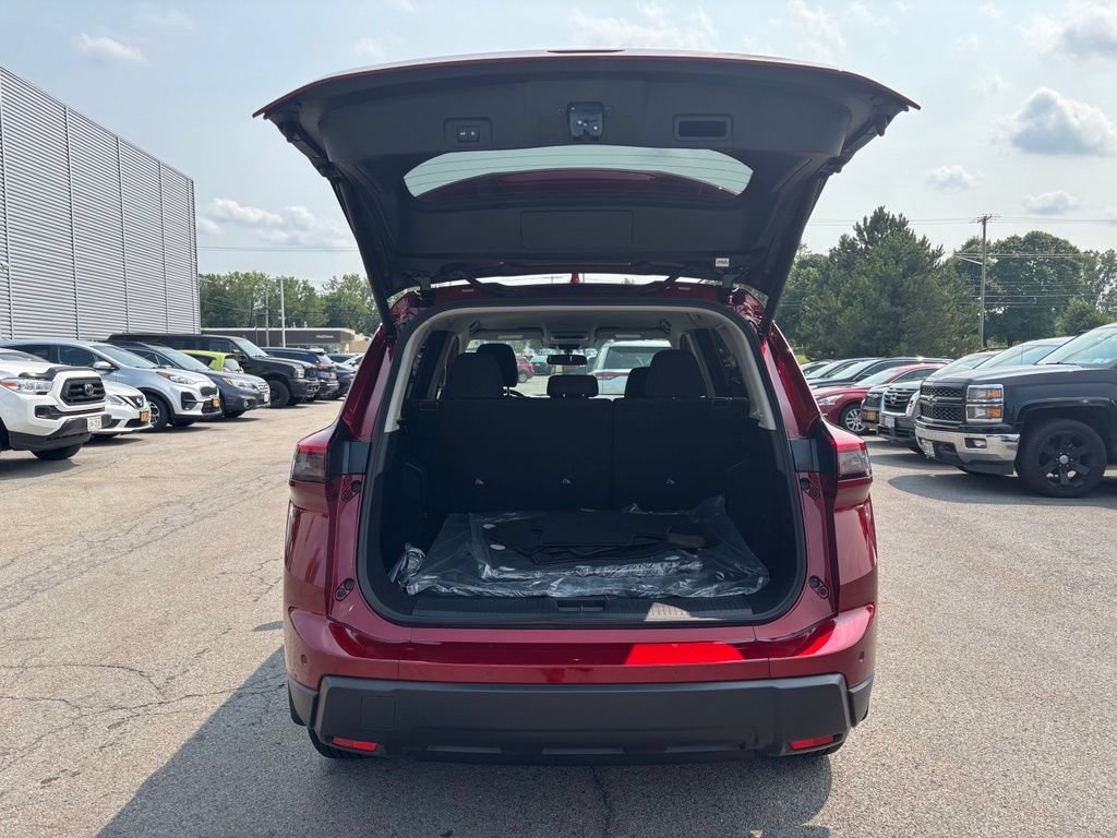 Certified 2026 Nissan Rogue SV AWD/4WD image 8
