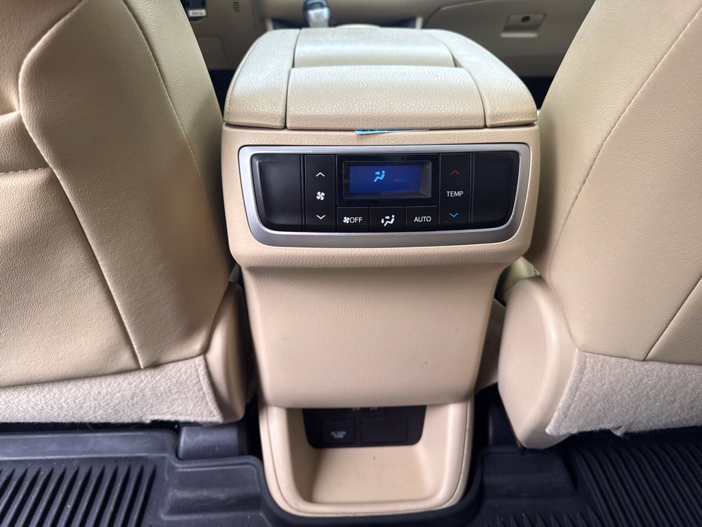 Used 2019 Toyota Highlander XLE AWD/4WD image 19