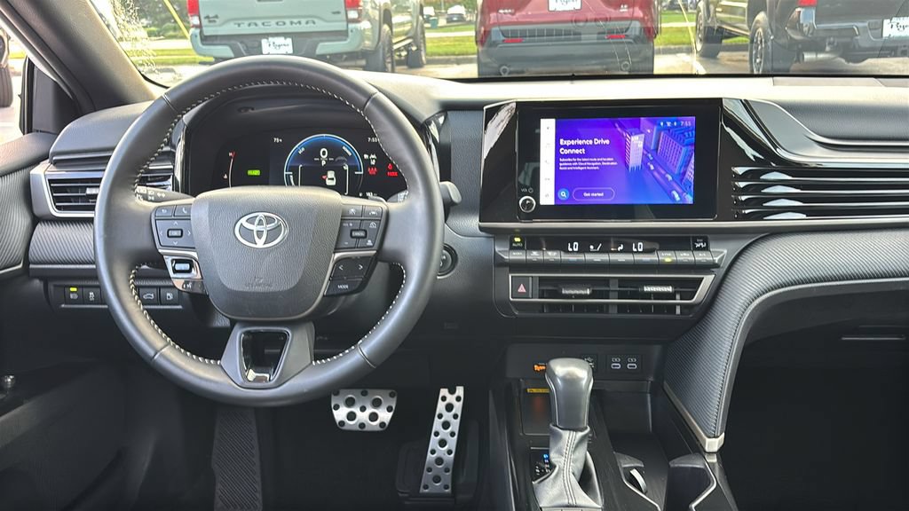 Used 2025 Toyota Camry SE FWD image 8