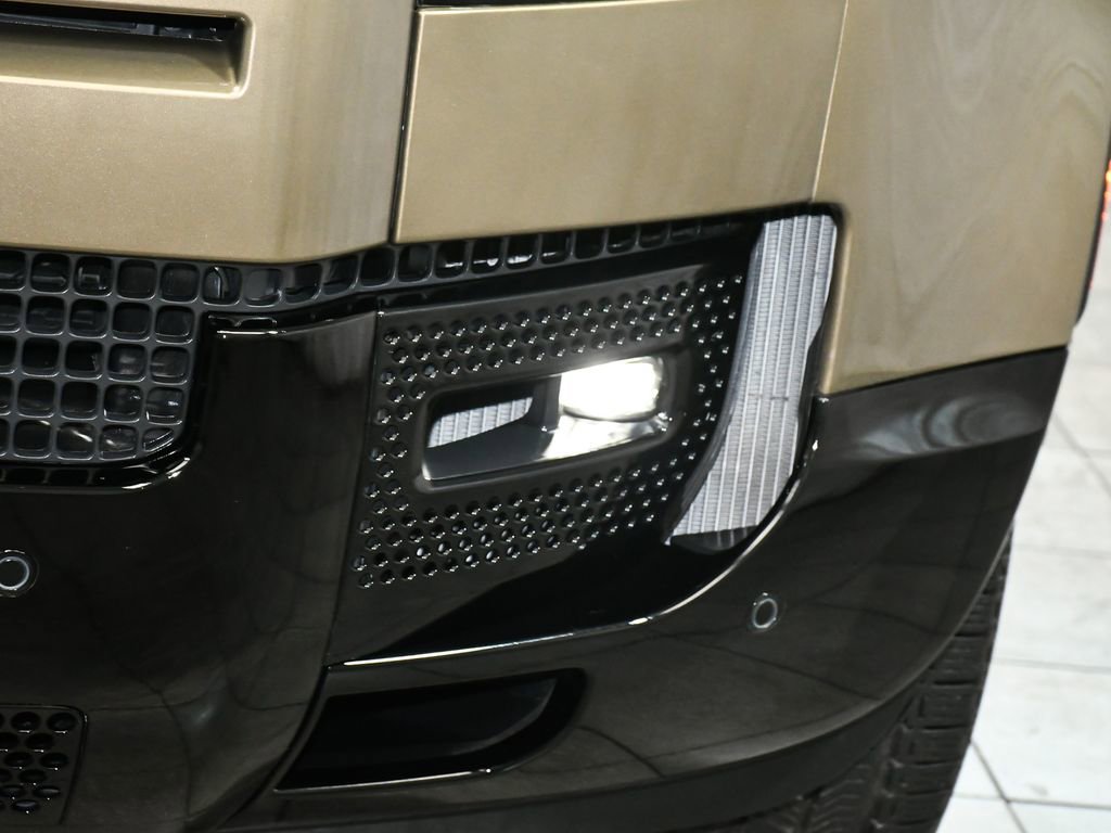 Used 2024 Land Rover Defender 130 X-Dynamic SE image 84
