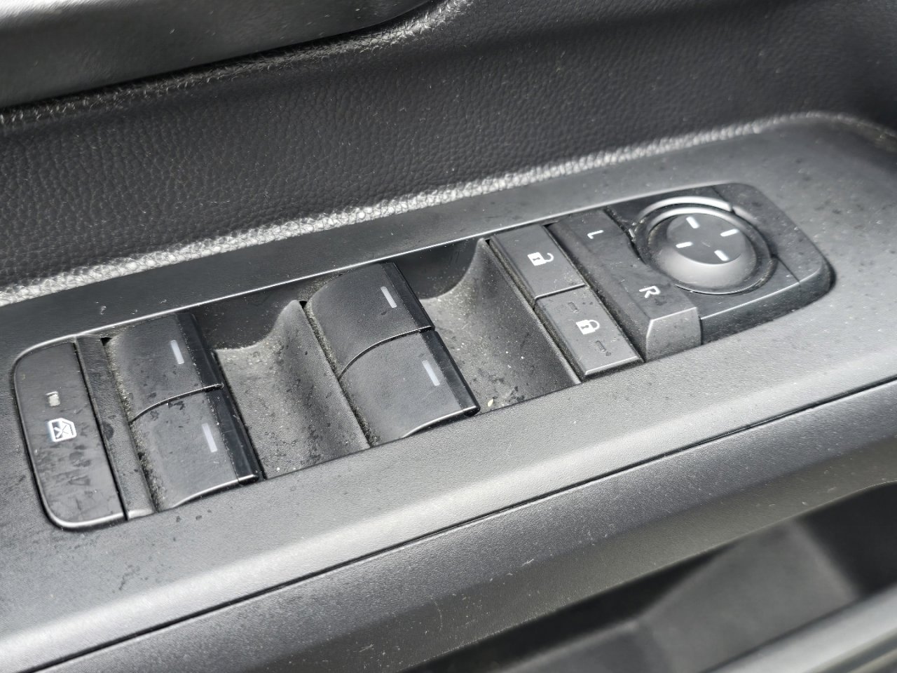 Used 2024 Toyota Tacoma SR image 15