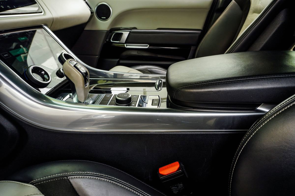 Used 2020 Land Rover Range Rover Sport SVR image 19