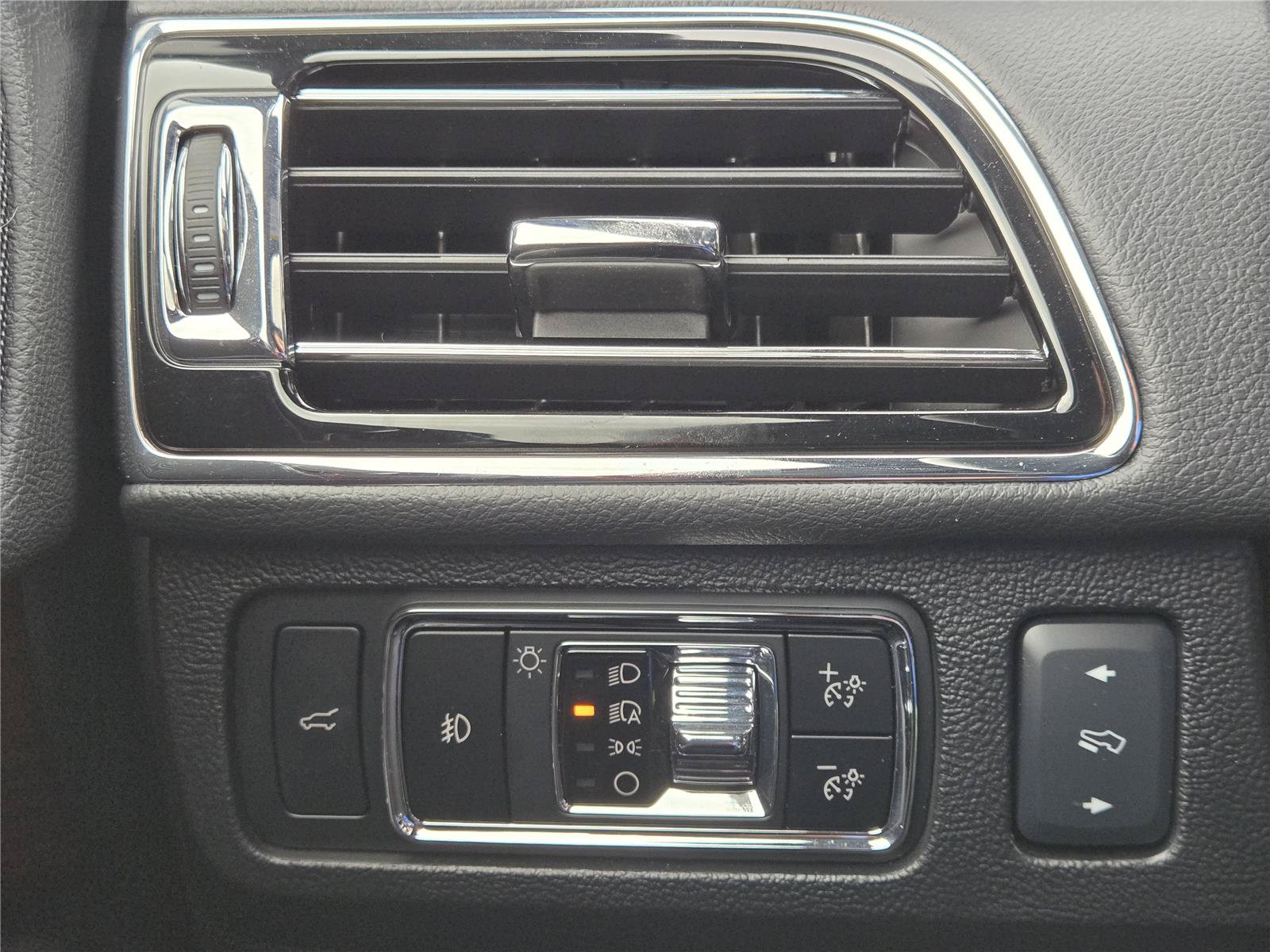 Used 2024 Lincoln Navigator Premiere AWD/4WD image 27