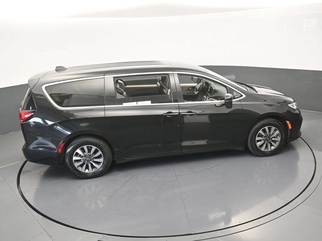 Used 2023 Chrysler Pacifica Touring-L FWD image 57