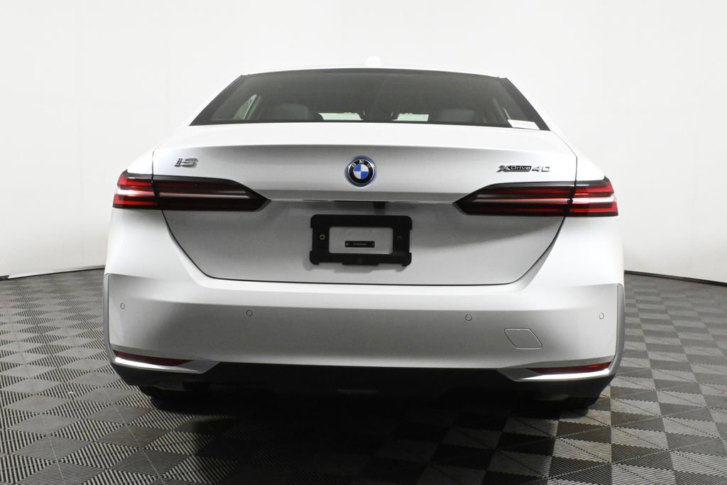 Used 2025 BMW i5 xDrive40 w/ Premium Package image 6