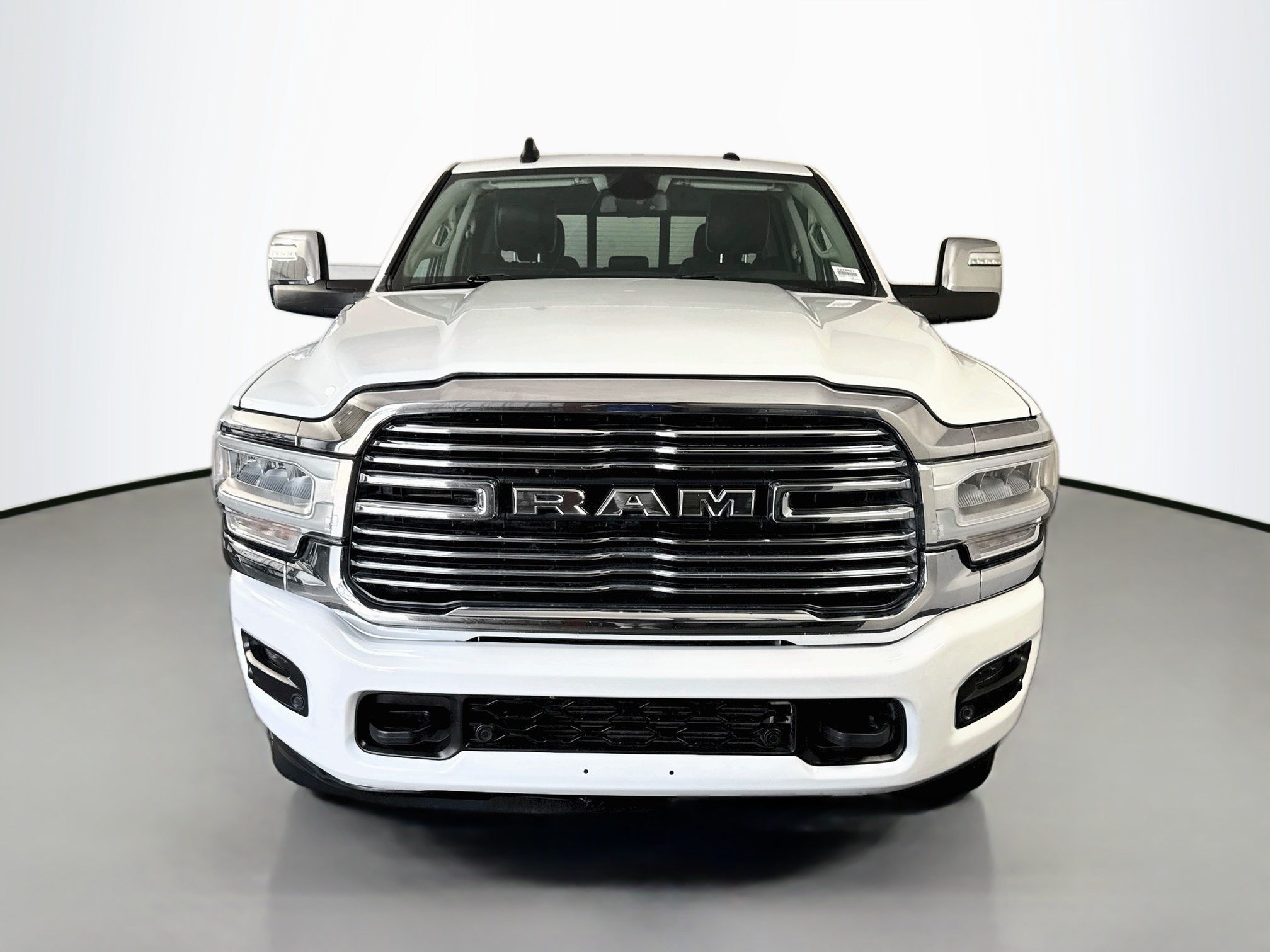 Used 2024 RAM 2500 Laramie AWD/4WD image 2