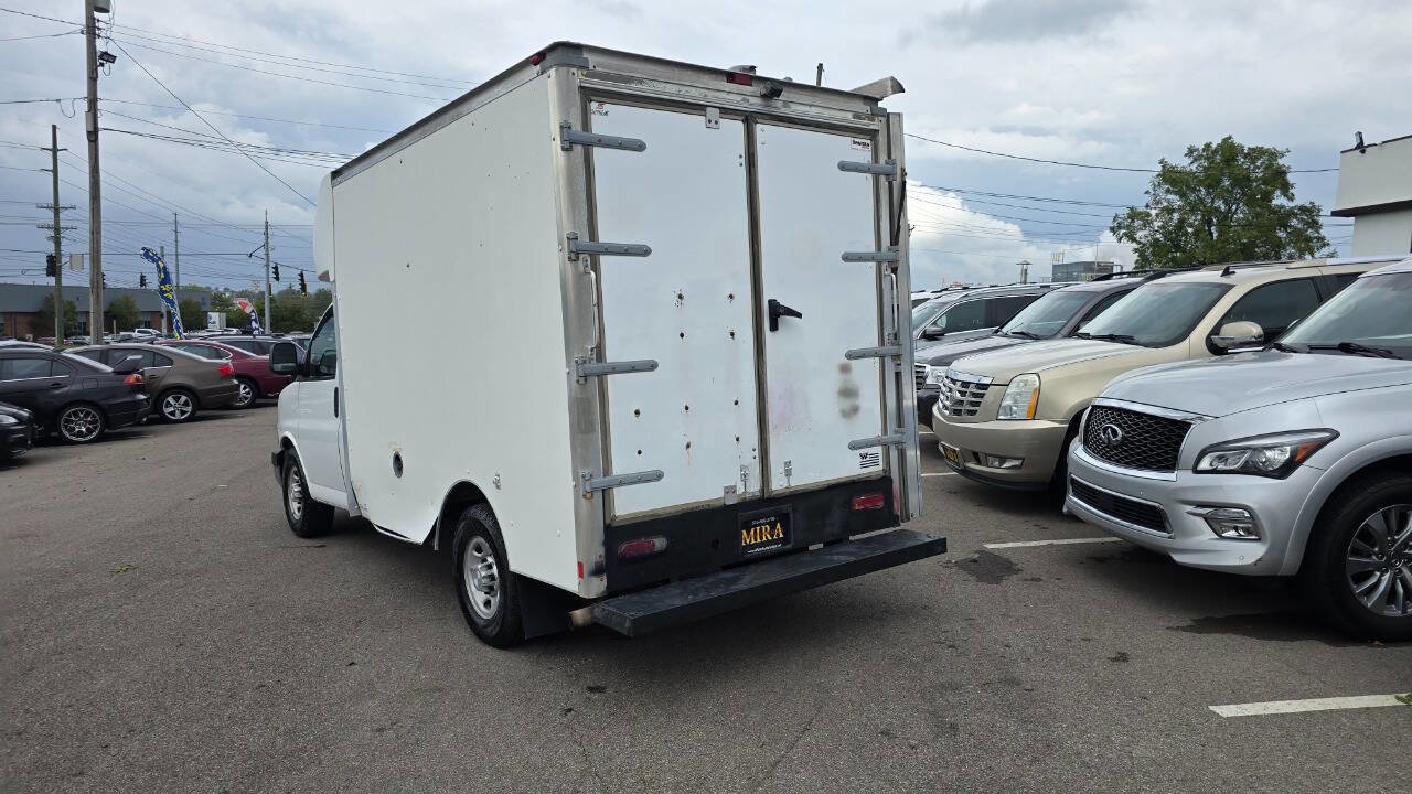 Used 2017 Chevrolet Express 3500 w/ Chrome Appearance Package image 66
