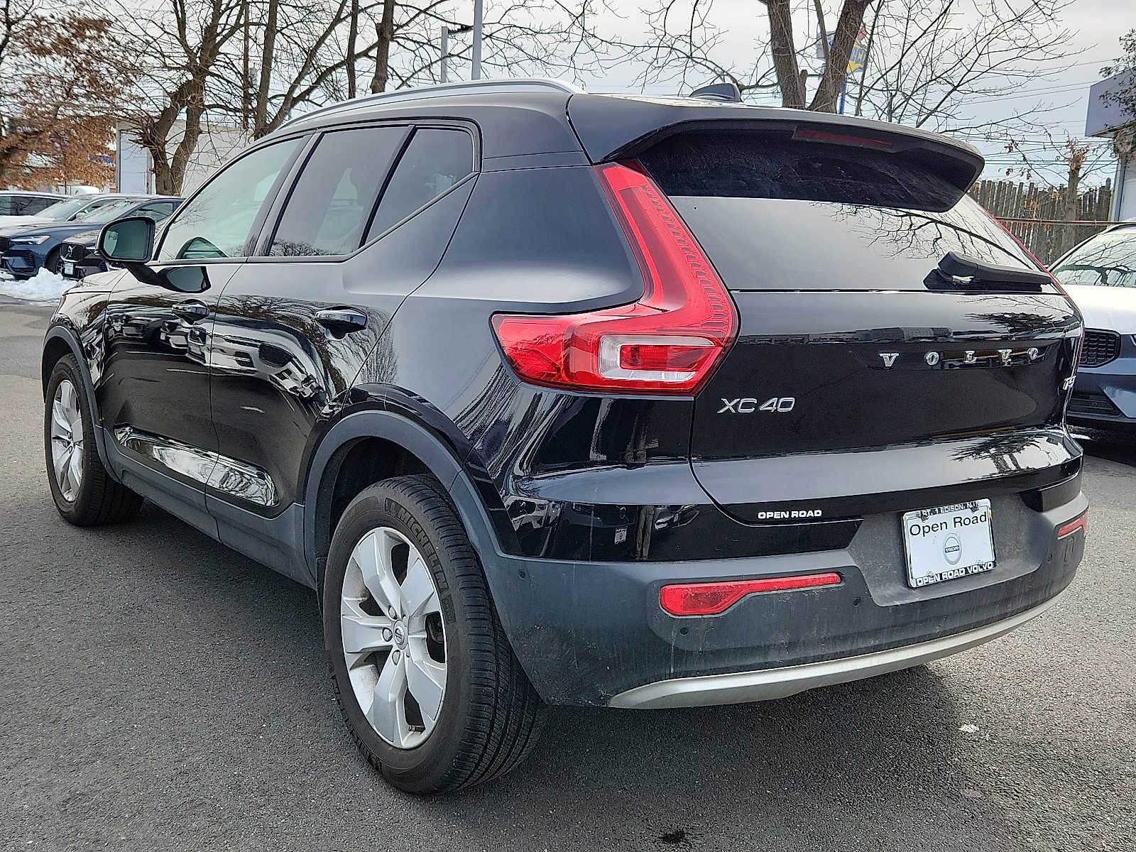 Used 2019 Volvo XC40 T5 Momentum image 4