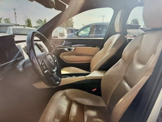 Used 2019 Volvo XC90 T6 Momentum w/ Advanced Package AWD/4WD image 4