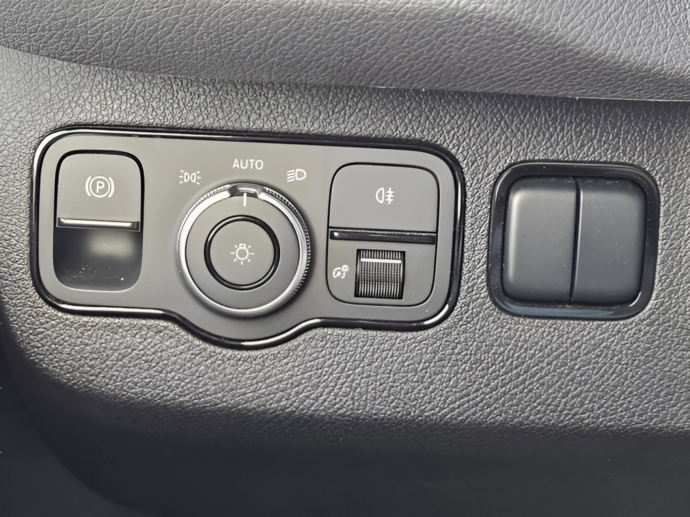 Used 2023 Mercedes-Benz Sprinter 144 Cargo image 16