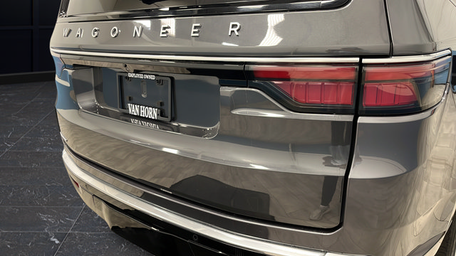 Used 2023 Jeep Wagoneer 4WD w/ Premium Group I image 40