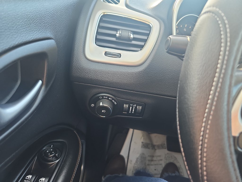 Used 2019 Jeep Compass Latitude w/ Safety & Security Group AWD/4WD image 15