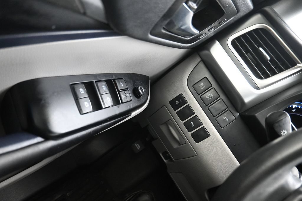 Used 2019 Toyota Highlander Limited FWD image 8