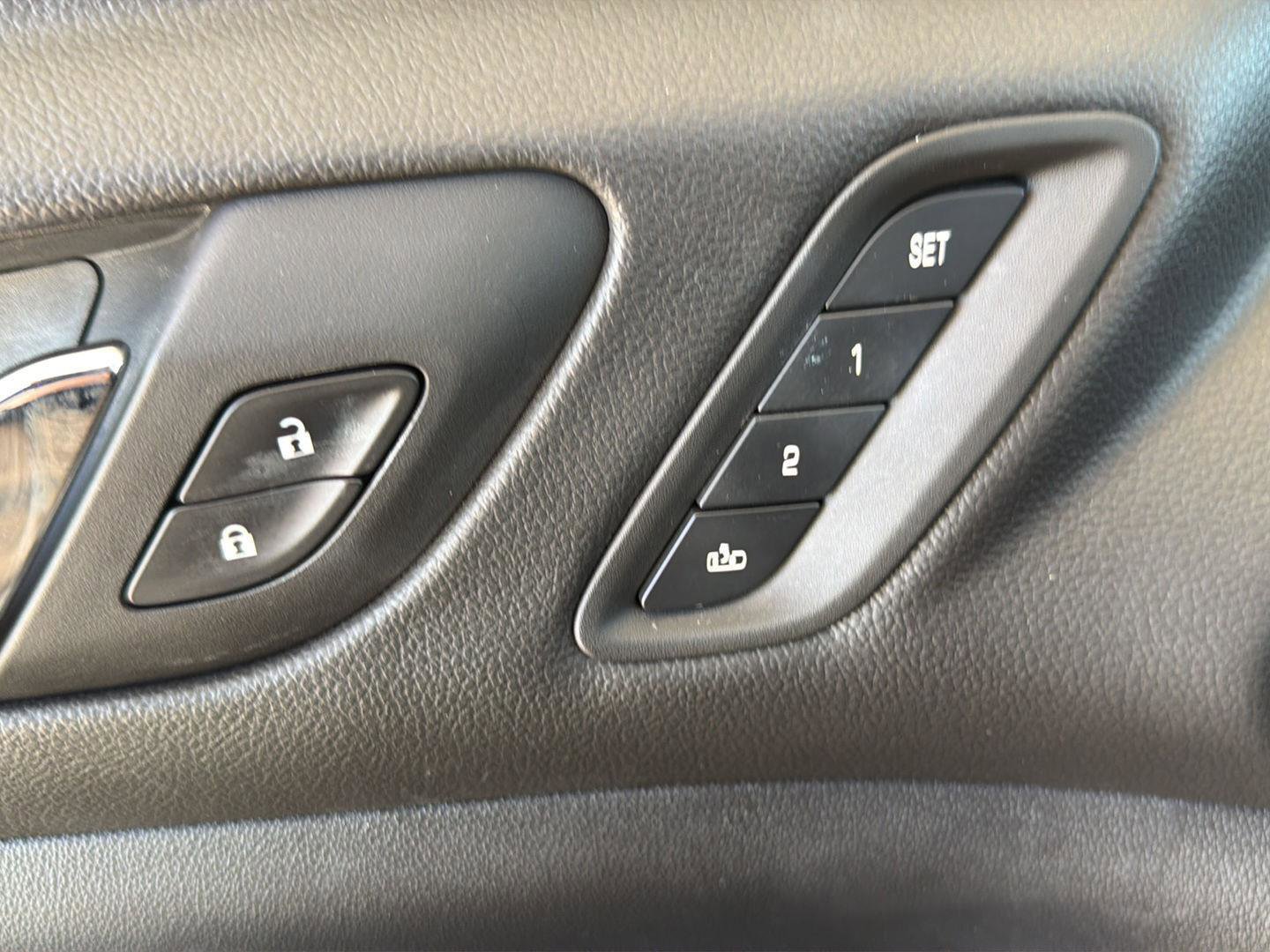 Used 2022 GMC Acadia AT4 w/ Preferred Package image 24