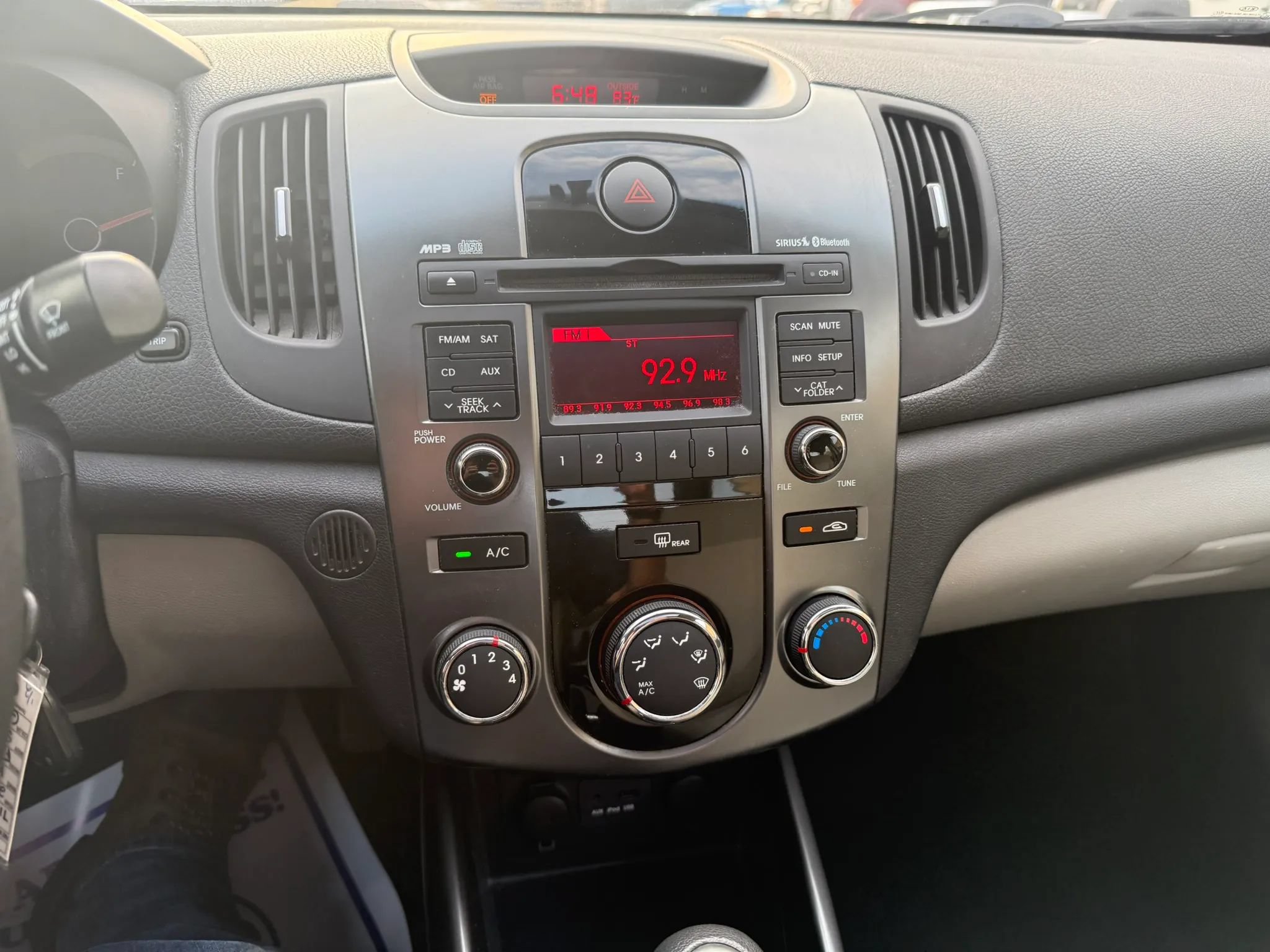 Used 2013 Kia Forte EX w/ Premium Pkg FWD image 10