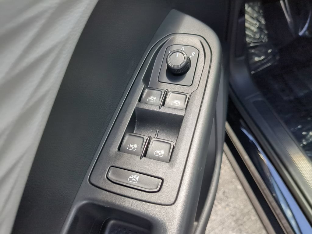 Certified 2022 Volkswagen Taos S FWD image 16