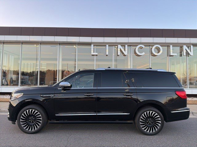 Used 2021 Lincoln Navigator L Black Label w/ Cargo Convenience Package image 2