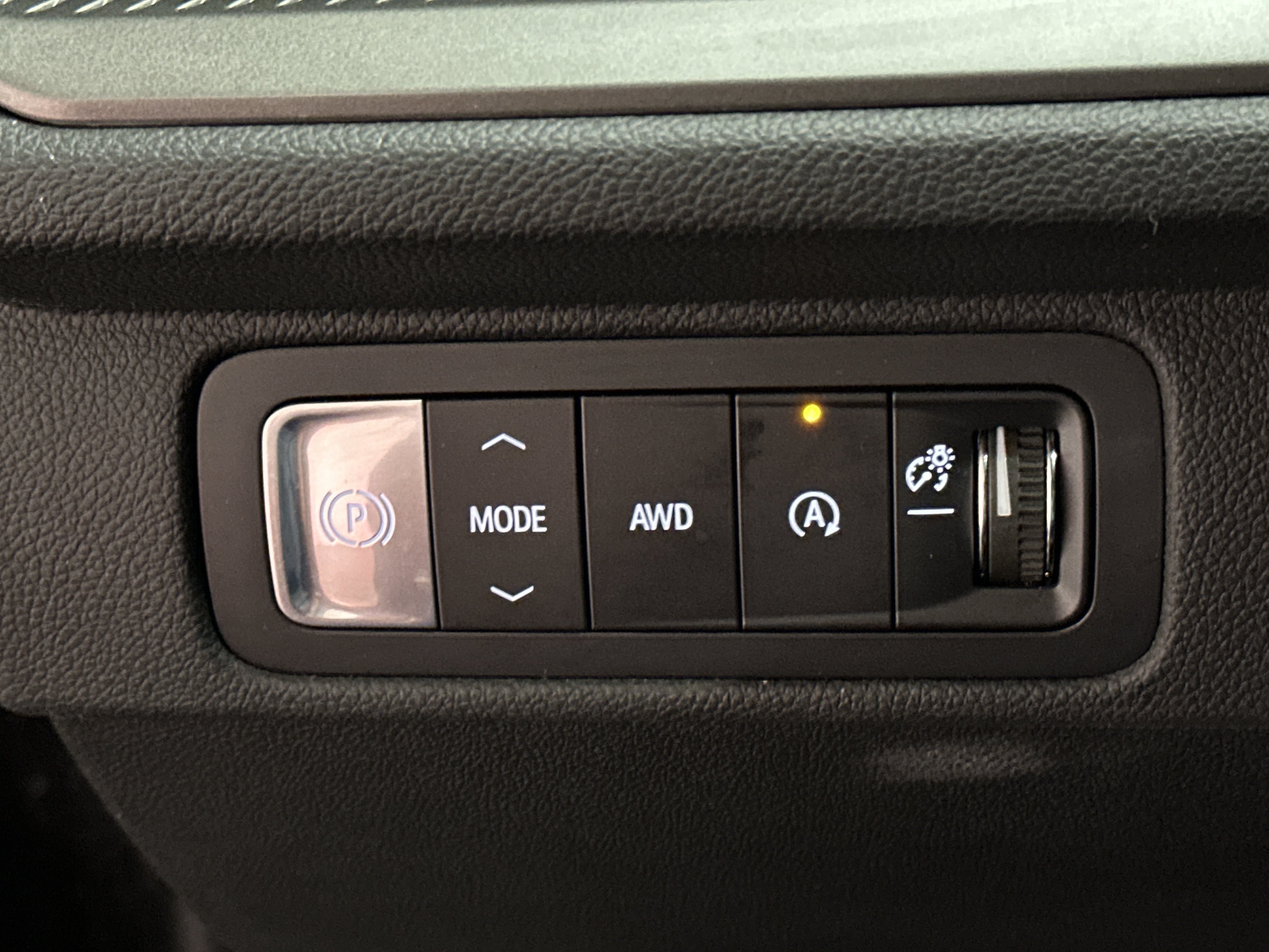 Used 2025 Chevrolet Traverse LT AWD/4WD image 38