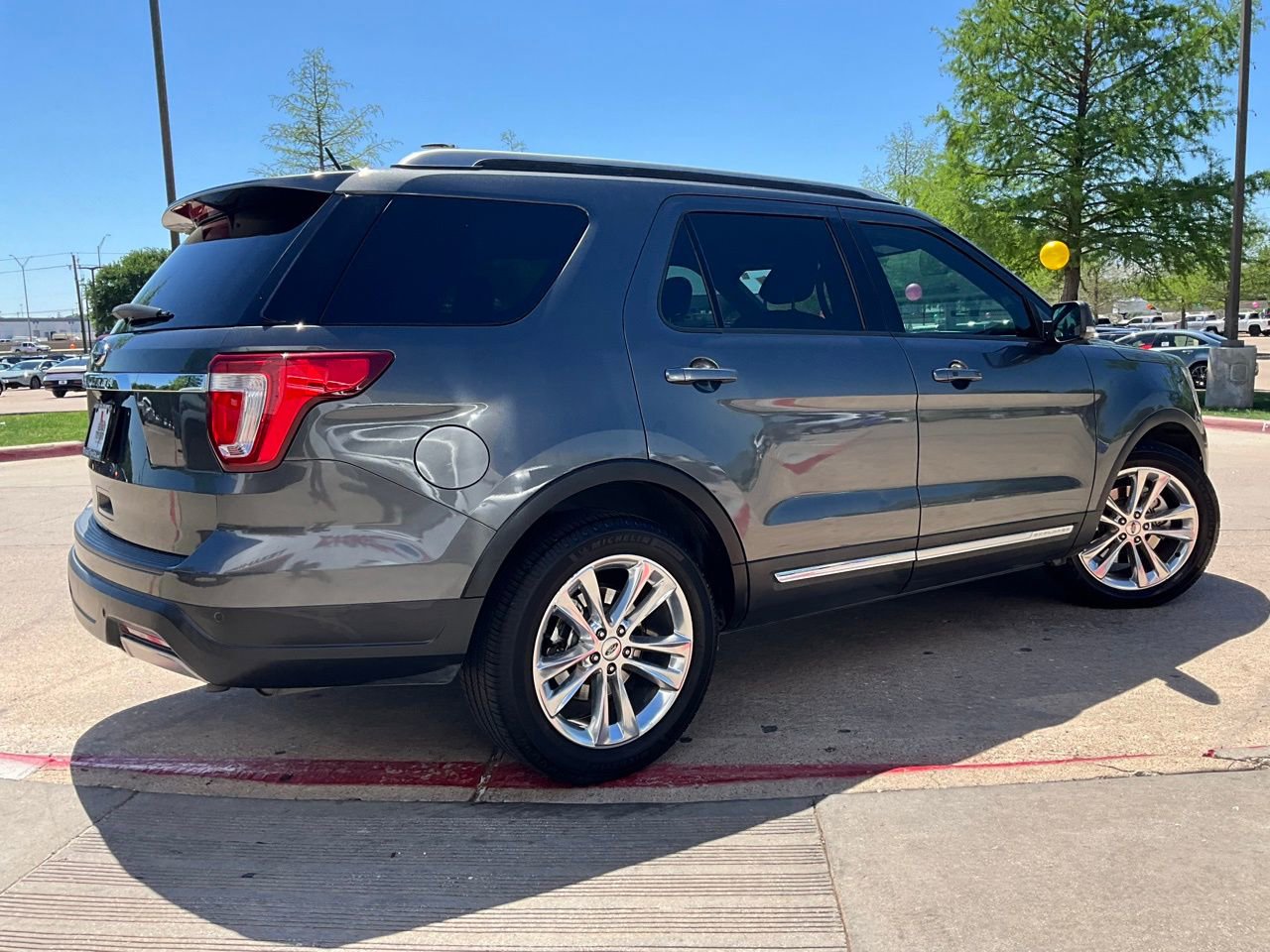Used 2019 Ford Explorer XLT w/ Equipment Group 202A image 6