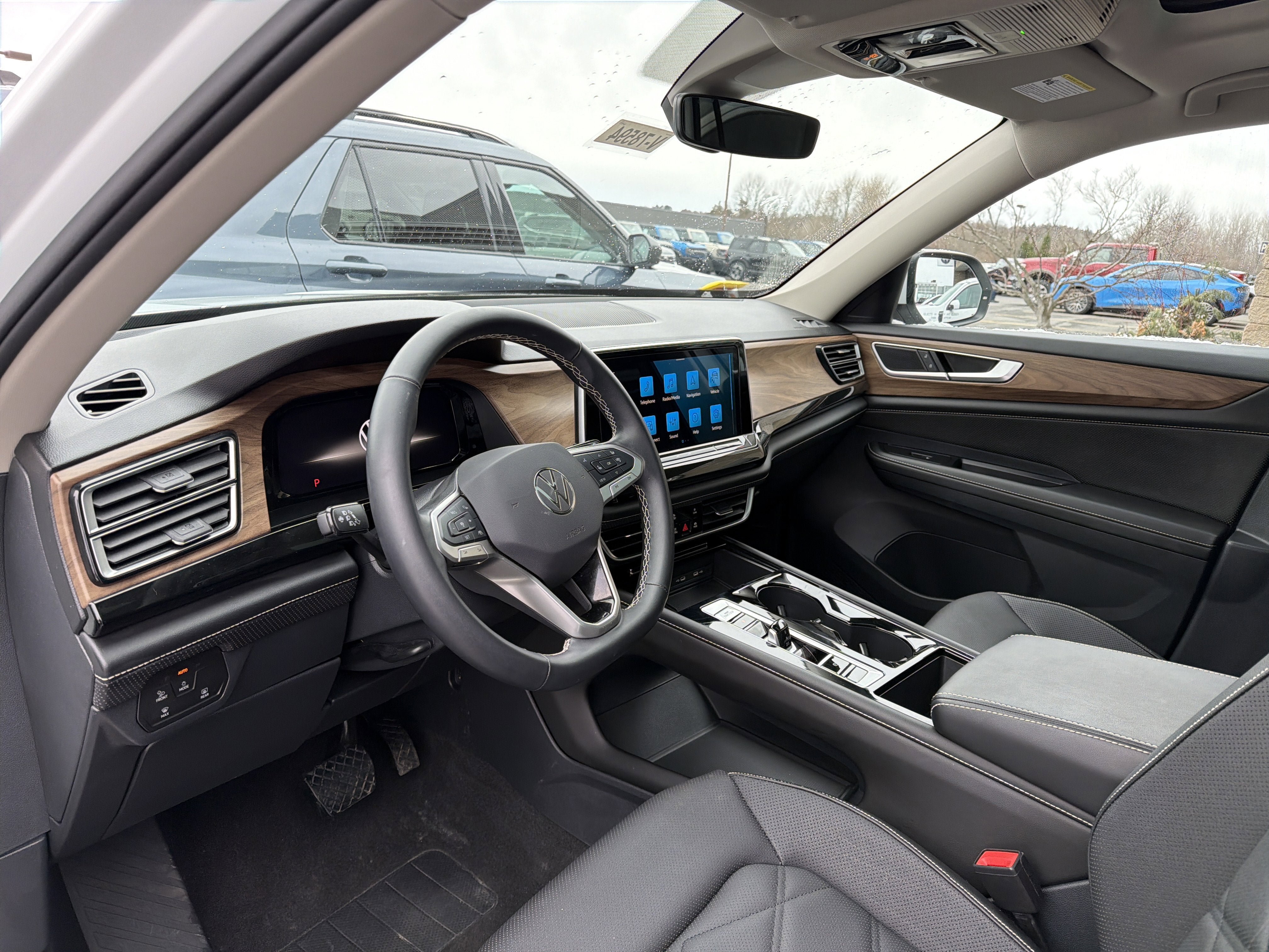 Used 2025 Volkswagen Atlas SE w/ Panoramic Sunroof Package image 7